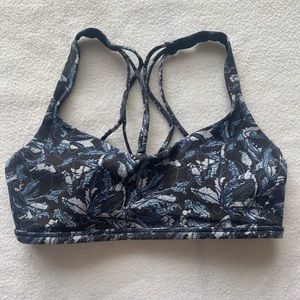 Lululemon free to be zen bra SIZE 6